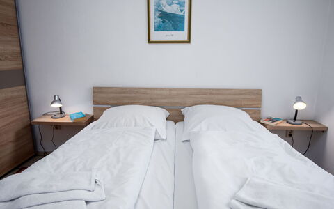 Seefalke: Meubles, Confort, Bâtiment, Textile, Bois, Sol, Sol, Lit, Immobilier, Chambre