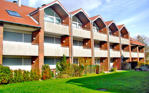 Nordseestern: Nuage, Plante, Ciel, Bâtiment, Propriété, Fenêtre, Vert, Arbre, Maison, Lot Terre