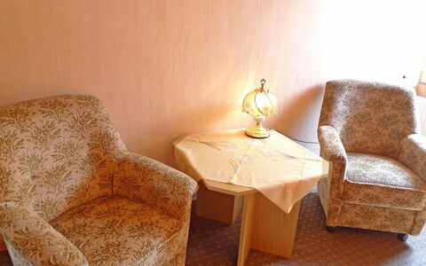 Bentweg: Pièce, Meubles, Propriété, Salon, Table, Design Intérieur, Chaise, Confort, Immobilier, Canapé