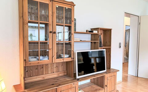 Adenau 160: Marron, Cabinetry, Bois, Rayonnage, Étagère, Design Intérieur, Tache De Bois, Bâtiment, Télévision, Sol