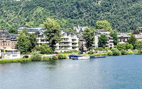 Appartement A12: L'Eau, Bâtiment, Plante, Paysage Naturel, Ciel, Lac, Nuage, Végétation, Maison, Montagnes