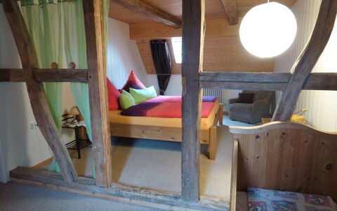 Haus Schwärzel: Pièce, Meubles, Propriété, Lit, Maison, Design Intérieur, Bâtiment, Domicile, Sol, Table