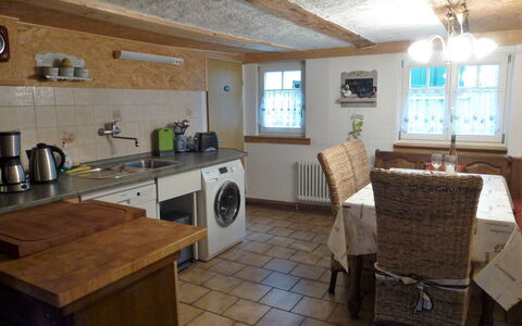 Haus Schwärzel: Propriété, Pièce, Bâtiment, Comptoir, Meubles, Cuisine, Sol, Design Intérieur, Principaux Appliance, Maison