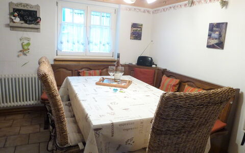 Haus Schwärzel: Pièce, Propriété, Table, Meubles, Salle À Manger, Maison, Bâtiment, Immobilier, Design Intérieur, Sol