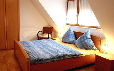 Ichenheim 120: Meubles, Bâtiment, Confort, Bleu Azur, Textile, Bois, Éclairage, Design Intérieur, Cadre De Lit, Lampe