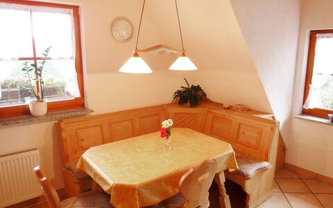 Schiltach 100: Pièce, Meubles, Propriété, Table, Salle À Manger, Sol, Design Intérieur, Bâtiment, Maison, Immobilier