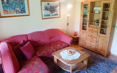 Tennenbronn 100: Table, Cadre, Meubles, Propriété, Cabinetry, Bleu, Bleu Azur, Violet, Canapé, Textile
