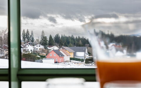 Dittishausen 2: Nuage, Ciel, Fenêtre, Drinkware, Ingrédient, Bâtiment, Arbre, Vaisselle
