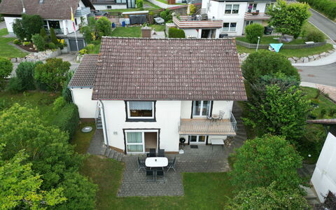 Romeo: Bâtiment, Plante, Propriété, Fenêtre, Vert, Arbre, Maison, Lot Terre, Design Urbain, Quartier