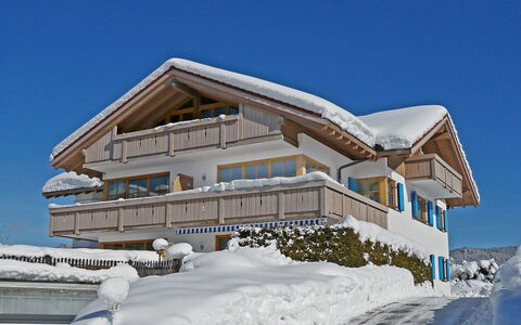 Flösserstrasse: Ciel, Bâtiment, Neige, Maison, Pente, Fenêtre, Gelé, Toit, Façade, Siding