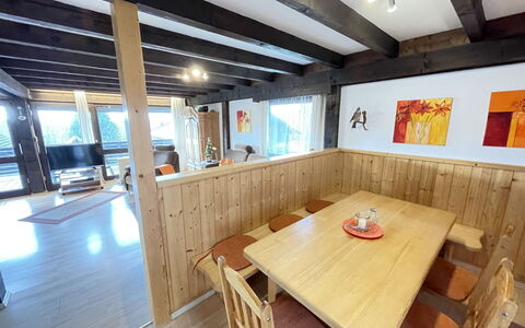 Siegsdorf 100: Table, Propriété, Meubles, Chaise, Bois, Design Intérieur, Sol, Sol, Tache De Bois, Dur