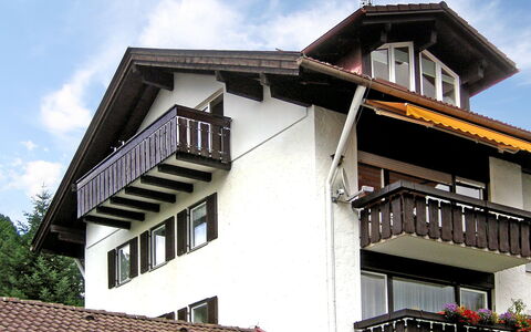 Panorama: Ciel, Nuage, Bâtiment, Fenêtre, Bois, Maison, Plante, Design Urbain, Quartier, Chalet