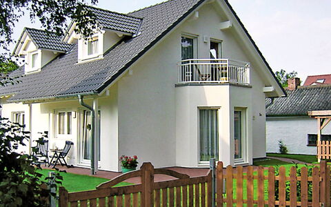 Lemke: Plante, Bâtiment, Ciel, Fenêtre, Propriété, Maison, Architecture, Porte, Arbre