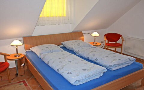 Lemke: Chambre, Lit, Meubles, Pièce, Drap De Lit, Matelas, Propriété, Cadre De Lit, Sol, Literie