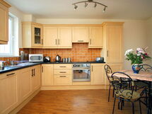 Logement:&nbsp;Ballyhass Lakes 100.2