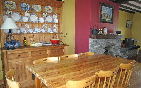 Portmagee Knightstown 100: Table, Meubles, Propriété, Chaise, Bois, Vaisselle, Bâtiment, Design Intérieur, Éclairage, Sol