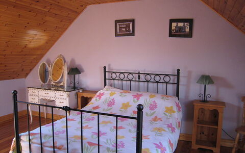 Portmagee Knightstown 100: Meubles, Propriété, Confort, Cadre De Lit, Bois, Bâtiment, Design Intérieur, Éclairage, Architecture, Lit