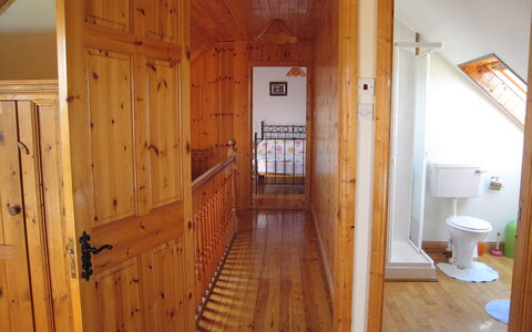 Portmagee Knightstown 100: Propriété, Bois, Design Intérieur, Sol, Tache De Bois, Sol, Porte, Dur, Immobilier