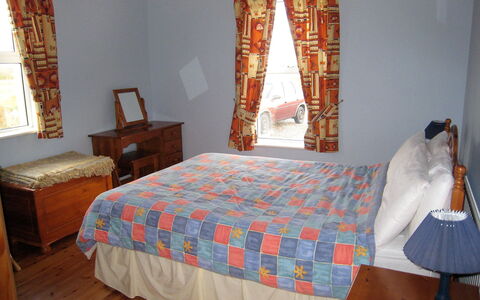 Glenvale Cottage: Chambre, Pièce, Lit, Meubles, Drap De Lit, Propriété, Sol, Cadre De Lit, Design Intérieur, Literie