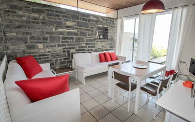 La Cava 100.8: Propriété, Pièce, Design Intérieur, Bâtiment, Meubles, Mur, Salon, Maison, Immobilier, Sol