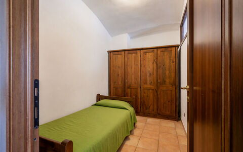St Nicolas 100: Bois, Sol, Sol, Design Intérieur, Meubles, Chambre, Plafond, Lit, Pièce, Éclairage