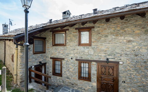 Remondet 20: Ciel, Plante, Nuage, Fenêtre, Éclairage Public, Bâtiment, Bois, Porte, Maison, Chalet