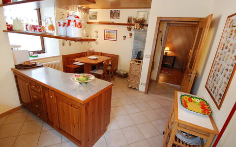 Garibaldi: Pièce, Propriété, Bâtiment, Meubles, Design Intérieur, Sol, Maison, Cuisine, Immobilier, Comptoir