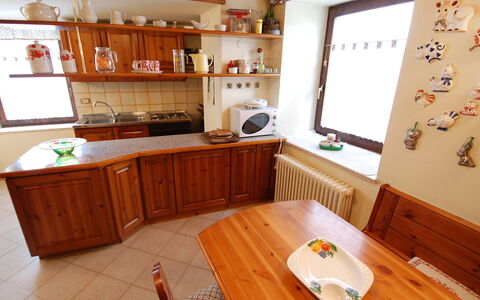 Garibaldi: Pièce, Propriété, Meubles, Cabinetry, Design Intérieur, Bâtiment, Salle De Bains, Évier, Sol, Maison