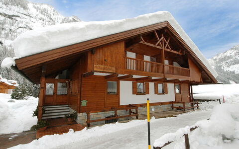 Canazei 10: Neige, Nuage, Ciel, Bâtiment, Propriété, Montagne, Fenêtre, Maison, Bois, Pente