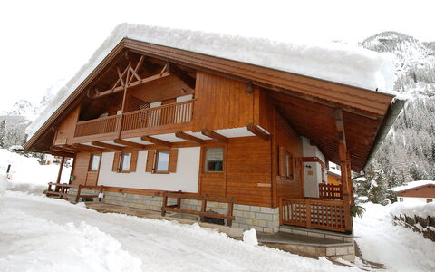 Canazei 10: Bâtiment, Neige, Fenêtre, Arbre, Maison, Pente, Bois, Chalet, Cabane À Sucre, Siding