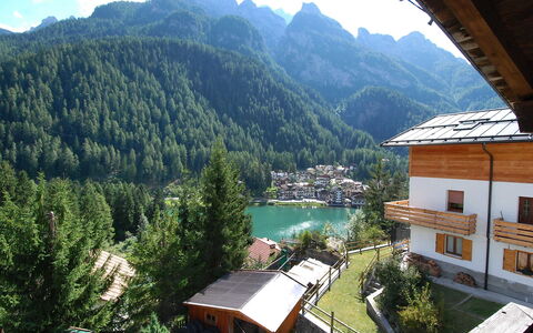 Alleghe 100: L'Eau, Ciel, Bâtiment, Montagne, Fenêtre, La Nature, Arbre, Paysage Naturel, Plante, Montagnes