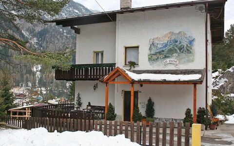 Alleghe 100: Nuage, Bâtiment, Ciel, Fenêtre, Neige, Plante, Arbre, Maison, Chalet, Quartier