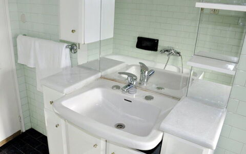 Alleghe 100: Salle De Bains, Évier, Propriété, Lavabo, Robinet, Pièce, Luminaire Plomberie, Tuile, Toilette, Accessoire Salle De Bain