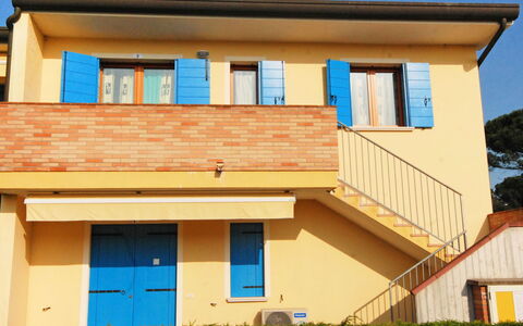 Rosolina Mare 350: Fenêtre, Bâtiment, Plante, Bois, Ciel, Siding, Chalet, Porte, Façade