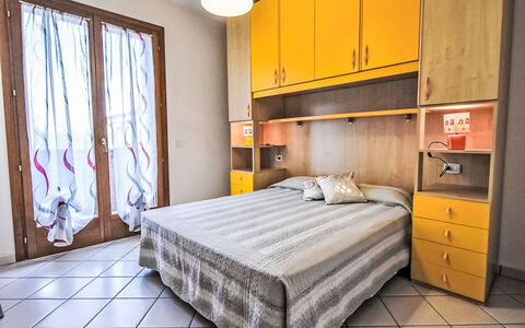 Rosolina Mare 350: Meubles, Design Intérieur, Chambre, Bois, Pièce, Sol, Lit, Sol, Drap De Lit, Éclairage