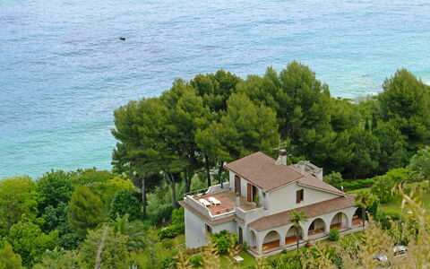 Tondini: L'Eau, Plante, Arbre, Paysage Naturel, Maison, Bâtiment, Végétation, Lot Terre, Herbe, Chalet