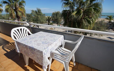 San Benedetto del Tronto 140: Ciel, Propriété, Meubles, Table, Plante, Arbre, Tableau De Plein Air, Mobilier De Jardin, Chaise, Éclairage