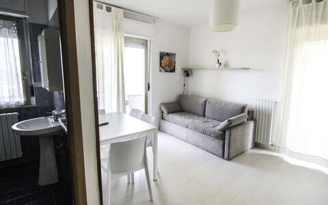 San Benedetto del Tronto 140: Bâtiment, Meubles, Propriété, Fenêtre, Table, Confort, Salon, Rideau, Sol, Design Intérieur