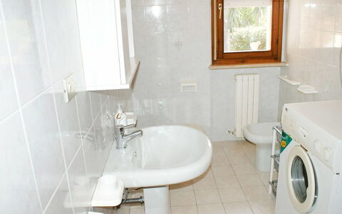Troiani: Salle De Bains, Propriété, Pièce, Tuile, Sol, Luminaire Plomberie, Design Intérieur, Maison, Bâtiment, Toilette