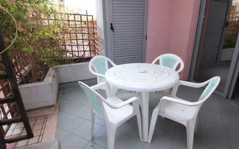 Mediterraneo: Meubles, Plante, Table, Propriété, Chaise, Bois, Mobilier De Jardin, Design Intérieur, Sol, Sol