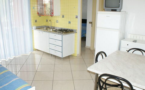 Azzurra: Pièce, Propriété, Meubles, Sol, Bâtiment, Maison, Cuisine, Immobilier, Design Intérieur, Domicile