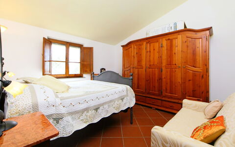 Le Bozzelle: Chambre, Lit, Pièce, Meubles, Propriété, Drap De Lit, Cadre De Lit, Literie, Design Intérieur, Sol