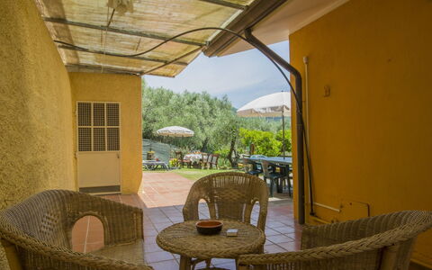 Le Bozzelle: Propriété, Pièce, Bâtiment, Immobilier, Maison, Meubles, Design Intérieur, Table, Porche, Biens