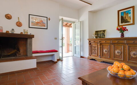 Bucine 690: Pièce, Propriété, Foyer, Sol, Cheminée, Bâtiment, Design Intérieur, Meubles, Maison, Immobilier