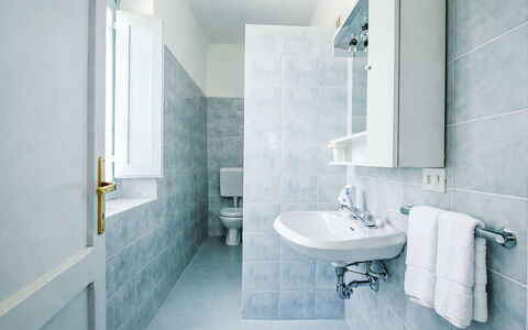 Bucine 690: Mur, Sol, Sol, Design Intérieur, Salle De Bains, Luminaire Plomberie, Plafond, Pièce, Tuile, Plomberie