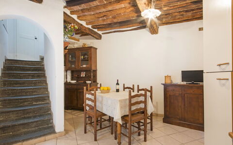Via Vannocci: Cabinetry, Meubles, Propriété, Table, Ventilateur De Plafond, Bâtiment, Bois, Éclairage, Design Intérieur, Cuisine