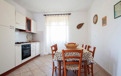 Cerro 200.4: Pièce, Propriété, Meubles, Bâtiment, Design Intérieur, Sol, Immobilier, Maison, Salle À Manger, Table