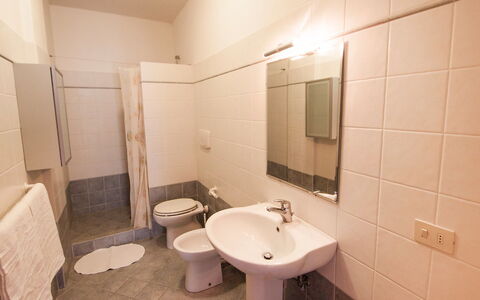 Rufina 200: Salle De Bains, Propriété, Pièce, Tuile, Design Intérieur, Architecture, Luminaire Plomberie, Bâtiment, Immobilier, Toilette