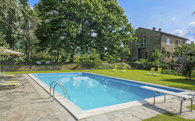Rufina 200: Piscine, Propriété, Immobilier, Maison, Zone Résidentielle, Domicile, Bâtiment, Loisir, Biens, Herbe