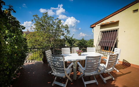 Matteuzzi: Propriété, Ciel, Maison, Immobilier, Bâtiment, Domicile, Architecture, Pièce, Arbre, Nuage